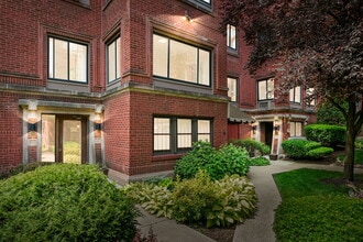 Building Photo - 918 W Sunnyside Ave