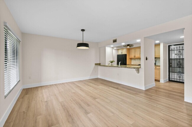 Building Photo - 2233 NW 22nd Ave