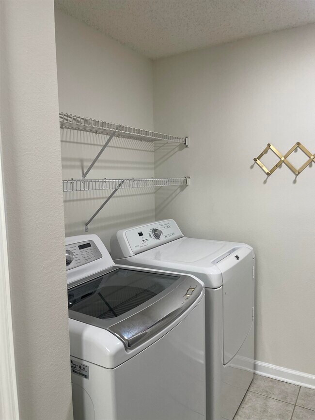 Building Photo - 1300 Royal Troon Ln
