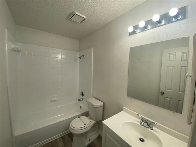 Building Photo - 1409 Post Oak Dr