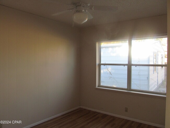 Building Photo - 5104 Beach Dr