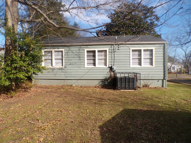 Building Photo - 105 Hardy St