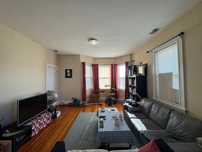 Building Photo - 28 Quirk St