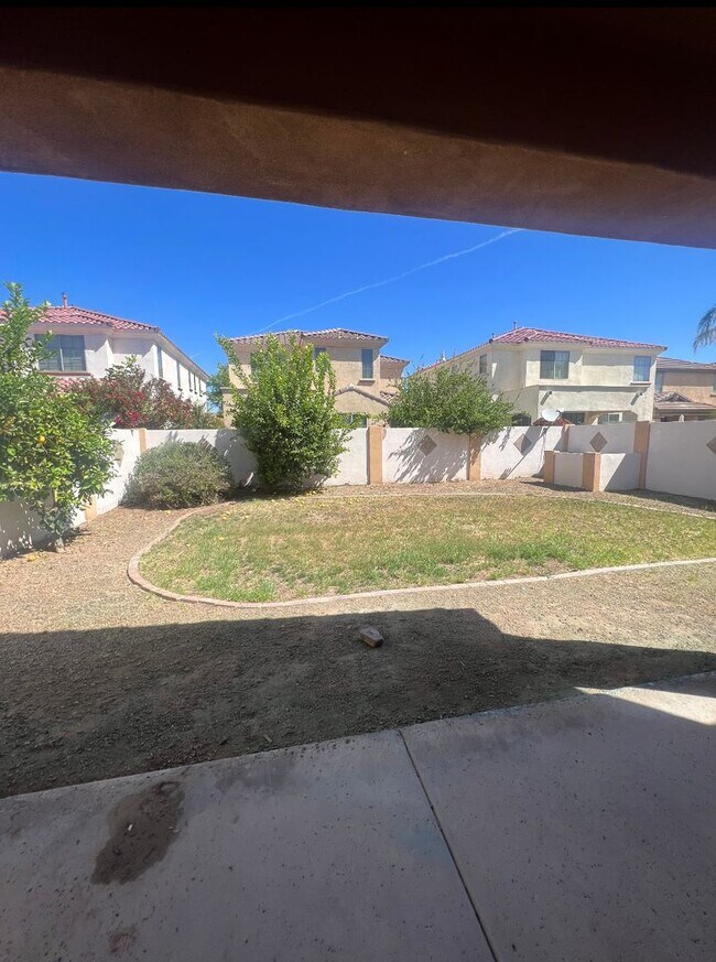 Building Photo - 3 bedroom in Higley Park