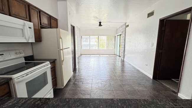 Building Photo - Eastside (Golf Links and Pantano) spacious 2nd floor 2 bed, 2 bath condo!