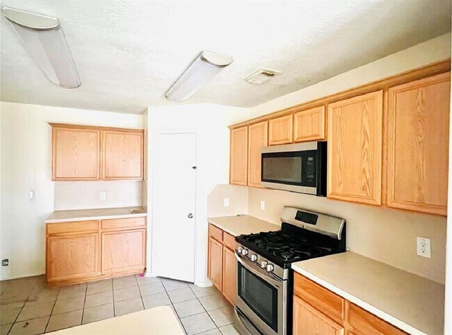 Building Photo - 8006 Echinacea Dr