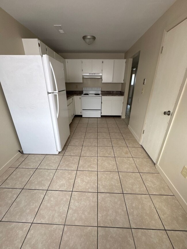 Building Photo - 568 E 250 N