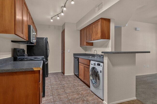 Building Photo - Move-In Ready 2-Bed Condo in The Arbors