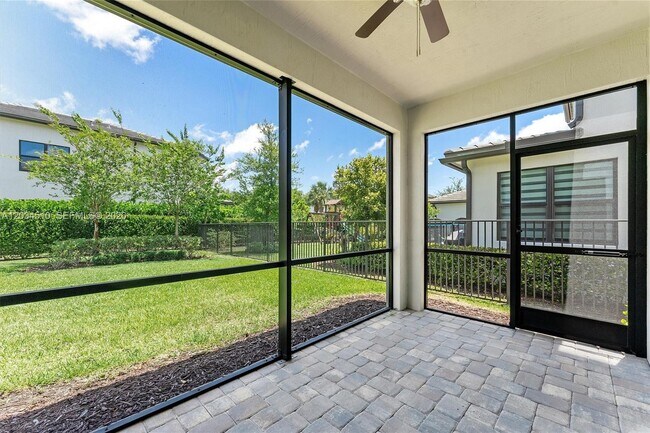 Building Photo - 2485 Primrose Pl