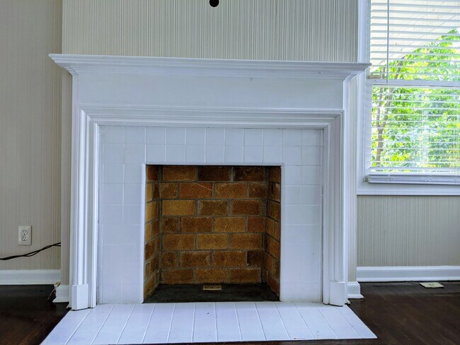 Building Photo - Charming 1 Bedroom Duplex in Buckhead!