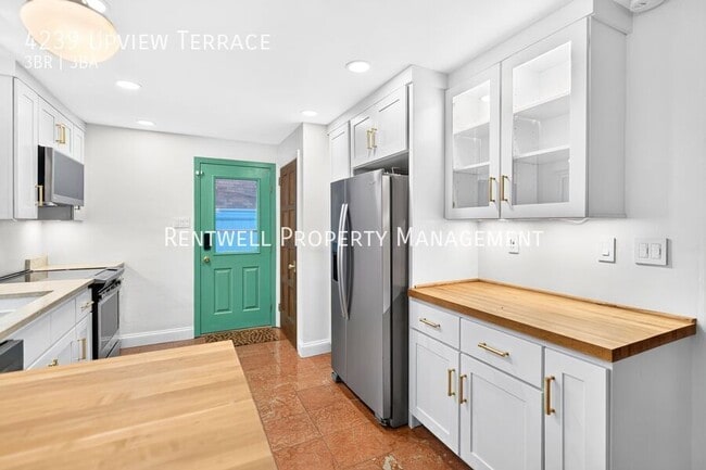 Building Photo - 4239 Upview Ter
