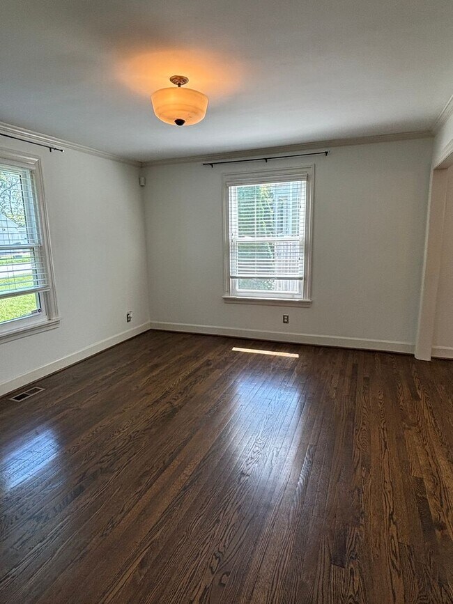 Building Photo - LEASING SPECIAL Cozy East Nashville 3 Bedr...