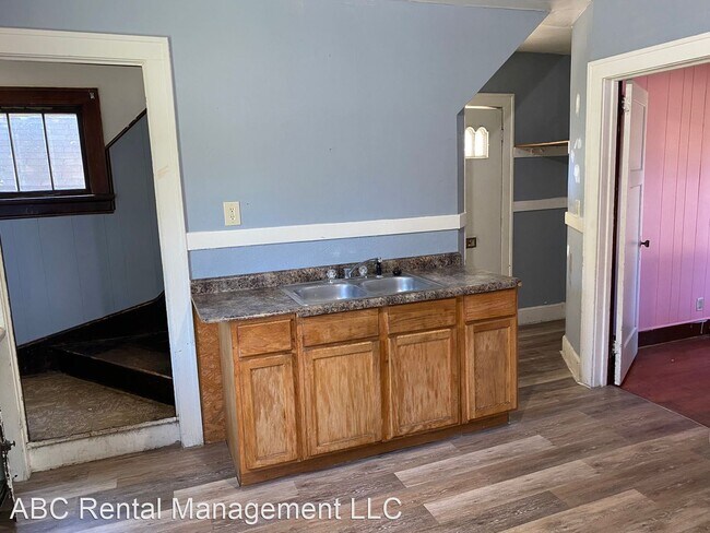 Building Photo - 3 br, 1.5 bath House - 815 West Thomas Street