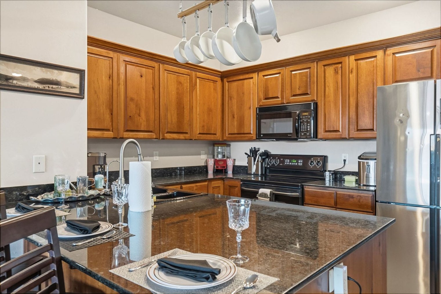 Building Photo - 225 N Country Ln