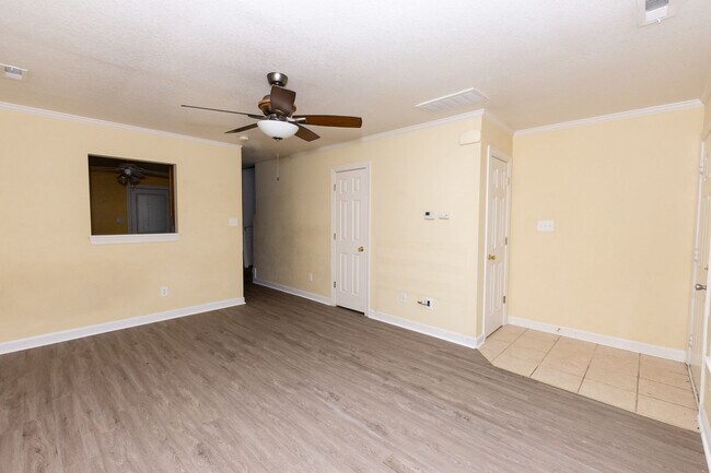 Building Photo - 104 Streamwood Dr