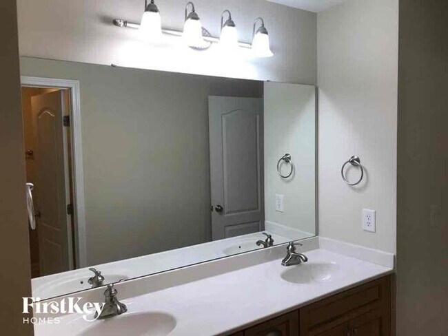 Building Photo - 1988 Sinclair Trce