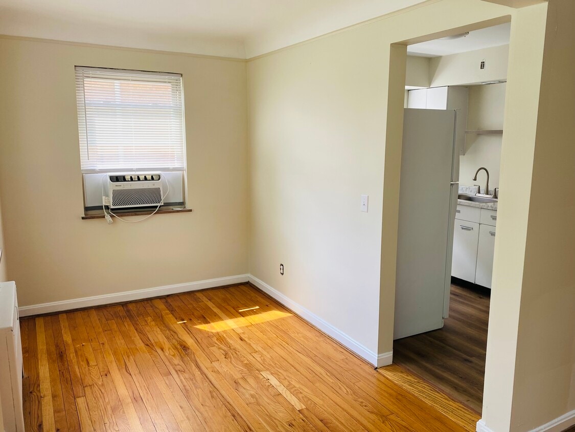Building Photo - 3162 Troy Ave