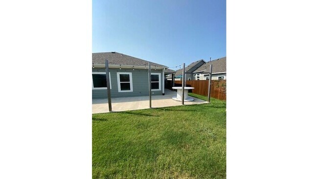 Building Photo - 405 Carneros Dr