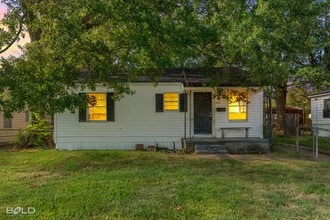 Building Photo - 2617 Waggoner Ave
