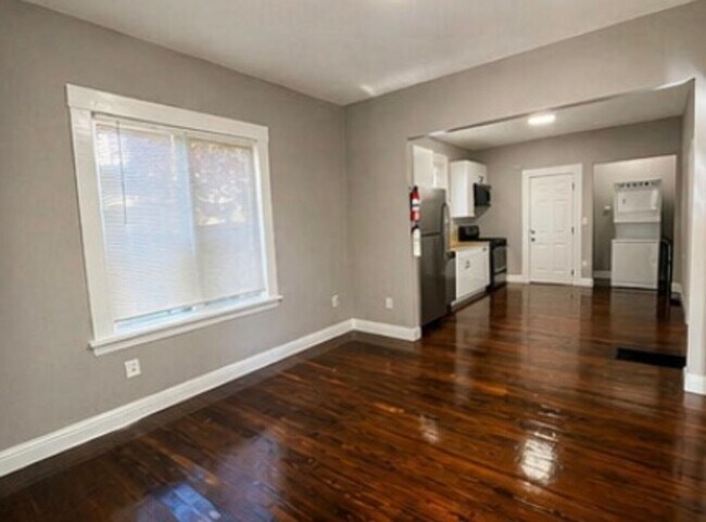 Building Photo - 2732 Union St