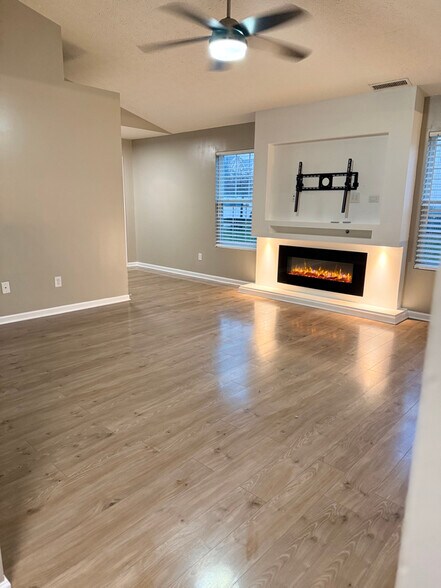 Building Photo - 3711 White Cliff Way