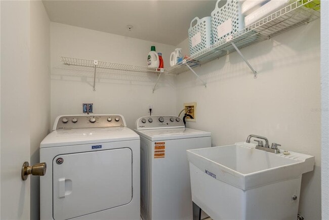 Building Photo - 320 Island Way