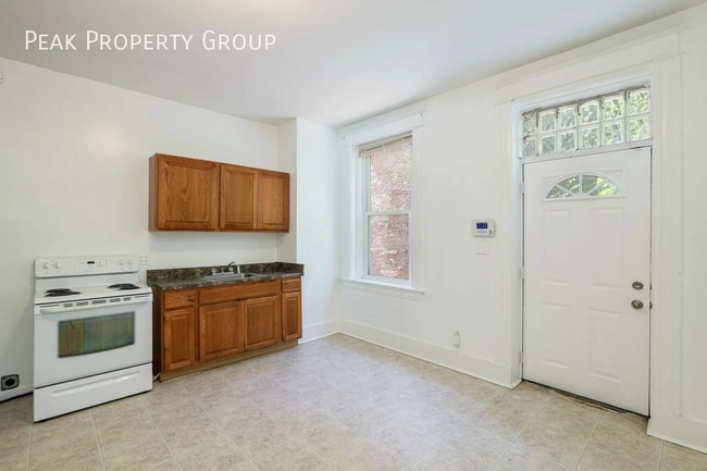 Building Photo - 2323 Flora St