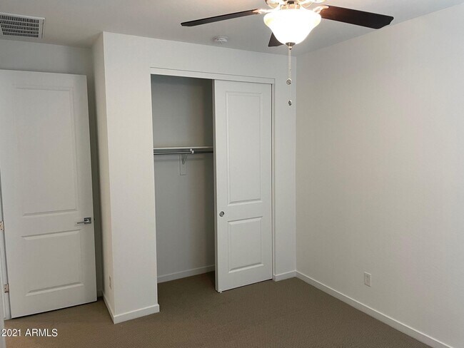 Building Photo - 901 S Smith Rd