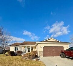 Building Photo - 925 Julia St