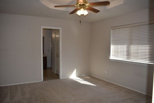 Building Photo - 4bd/2ba house close to shopping and Ft. Hood!
