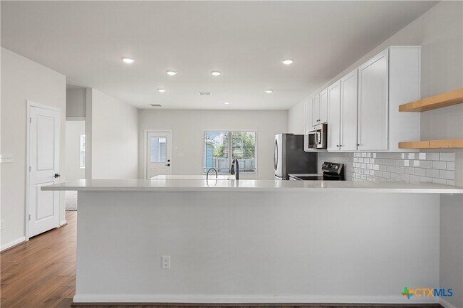 Building Photo - 209 Villars Dr
