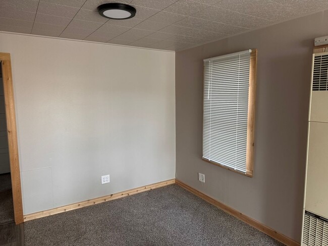 Building Photo - 1 Bed, 1 Bath house in Belt