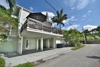 Building Photo - 250 SE Park St