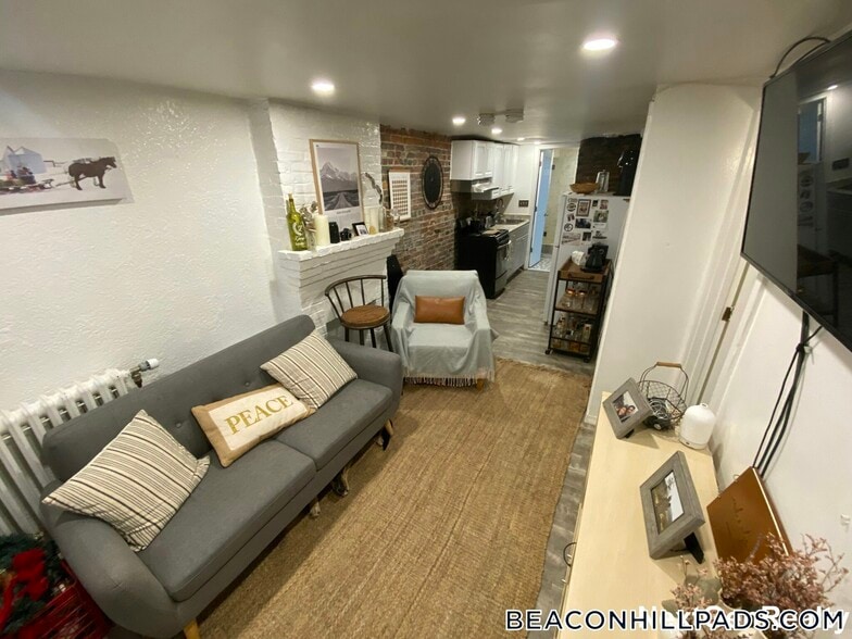 Building Photo - 40 Anderson St