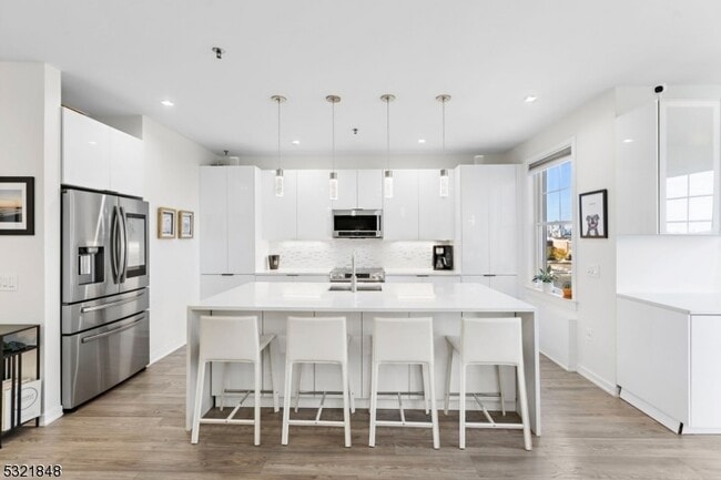 Building Photo - 1 Independence Way