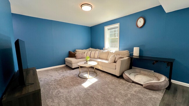 Building Photo - 58 Dartmouth Dr