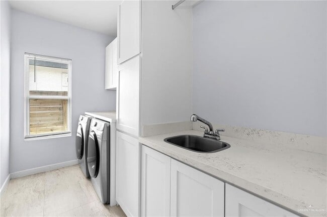 Building Photo - 17 6th St