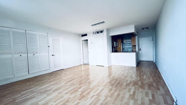 Building Photo - 2899 Collins Ave