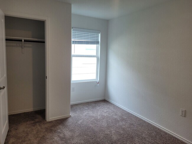 Building Photo - Beautiful 4-bedroom, 2 bathroom minutes from Texas A&M SA!