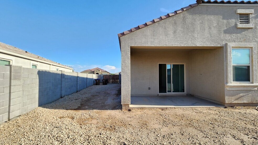Building Photo - 41932 W Manderas Ln
