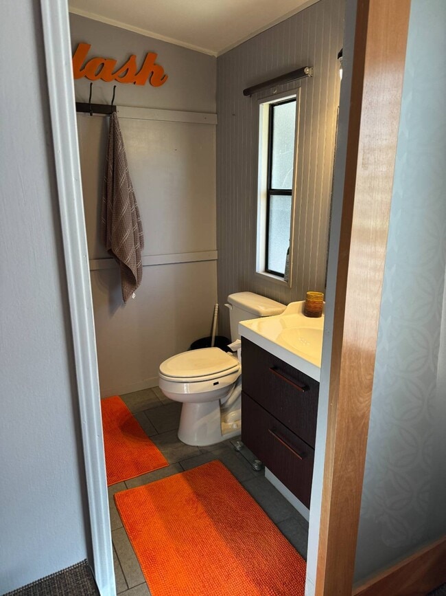 Building Photo - 638 N Edgewater Dr