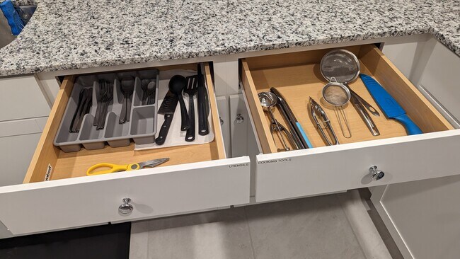 Full kitchen tools - 2605 Ercolano St