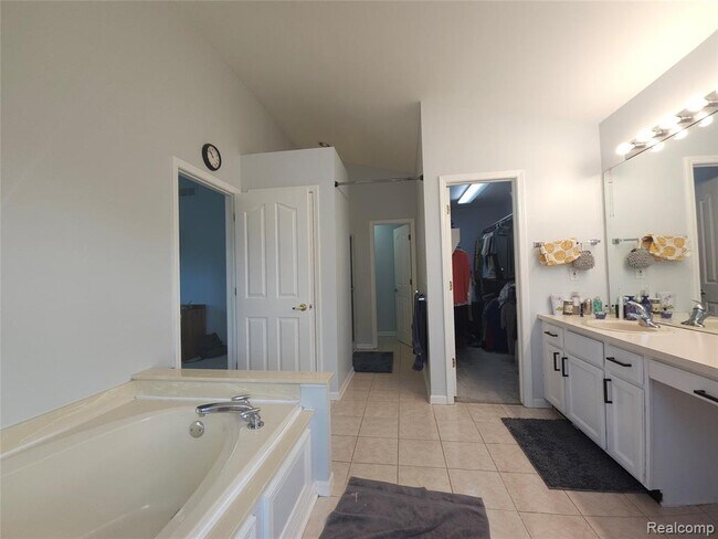 Building Photo - 45520 Morningside Dr