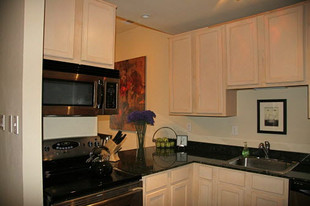 Building Photo - 627 Clara Ave