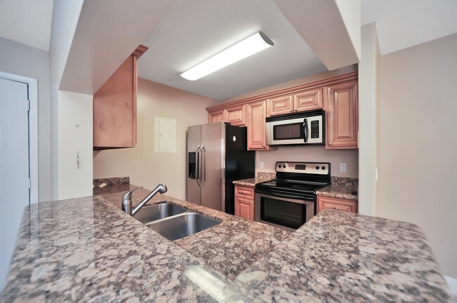 Building Photo - 7667 N Wickham Rd