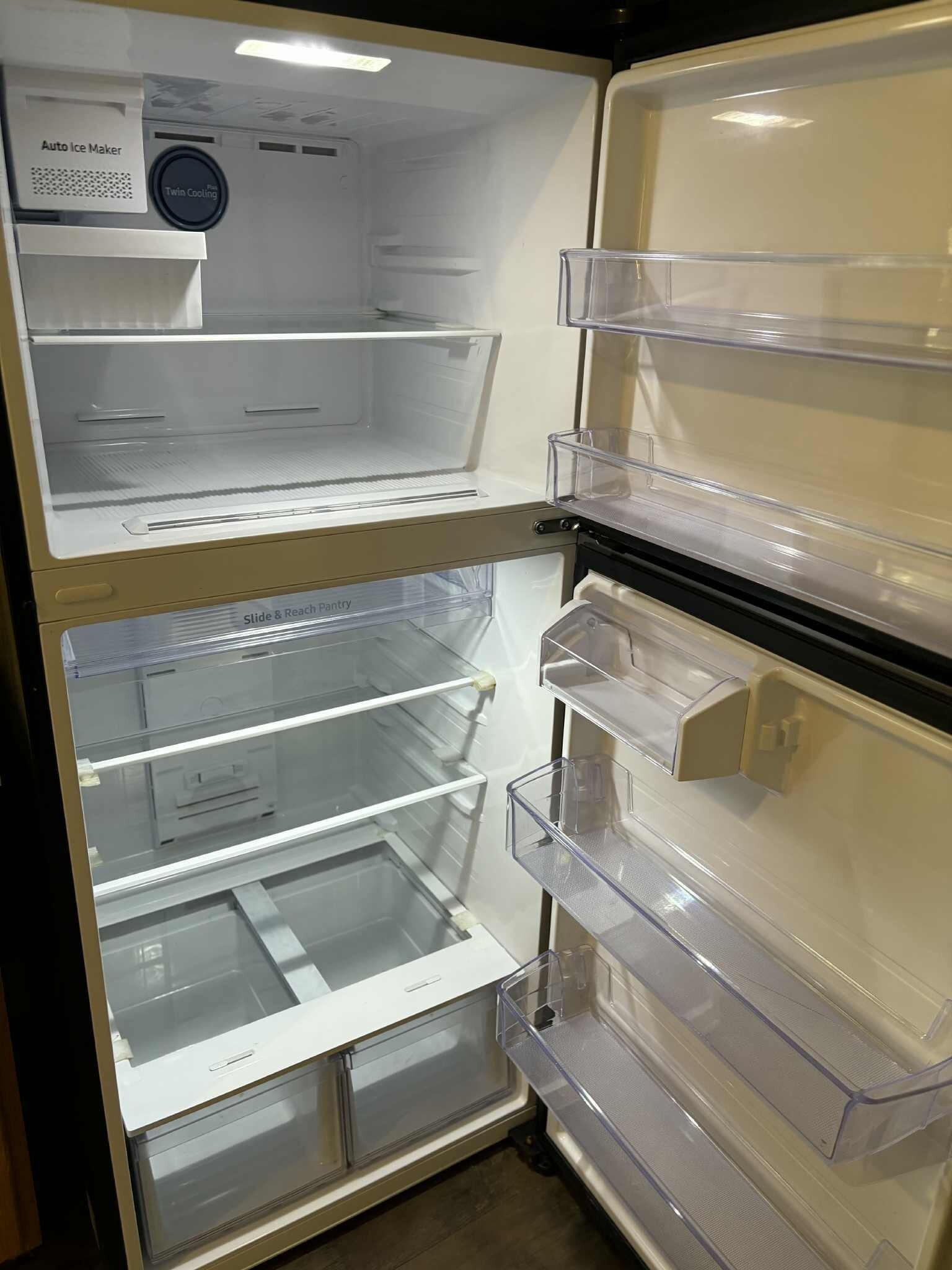 Building Photo - 945 W 9th St