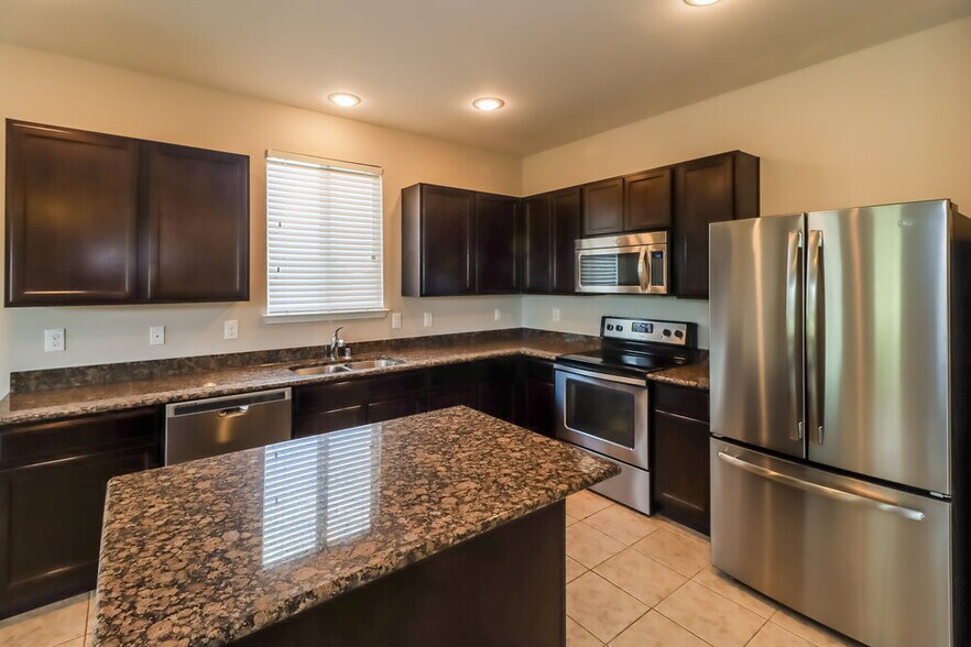 Building Photo - 368 Magma Dr