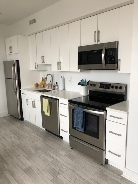 Building Photo - 1169 Hope St