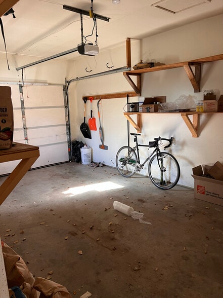 Building Photo - 314 W 8th Ave