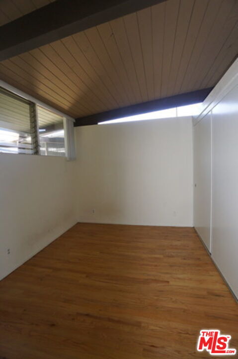 Building Photo - 11131 Rose Ave
